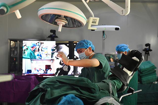京藏合作成功实施一例“5G+机器人”远程骨科手术