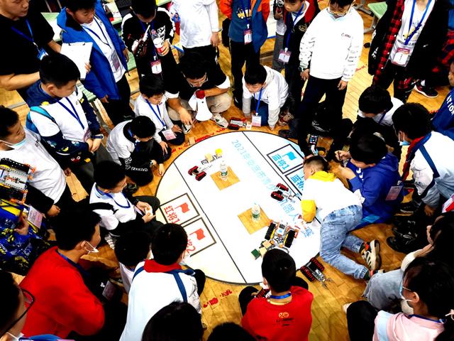 湖南组织青少年机器人大赛。